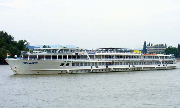 Az első szállodahajó megérkezett a Duna-deltába